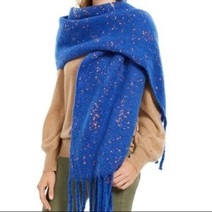 Dkny winter scarf. Blue